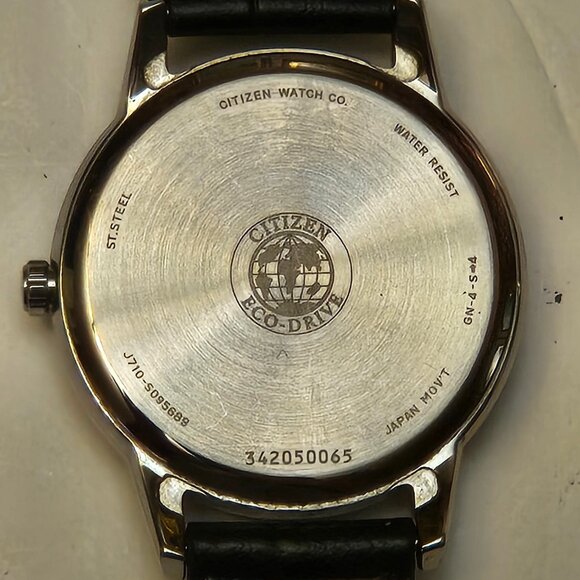 Beautiful Citizen Eco-Drive women's watch, which means it's powered by light - Picture 11 of 15